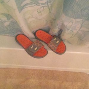 UNDER ARMOUR SLIDES